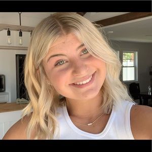 Meet your Posher, Abigail